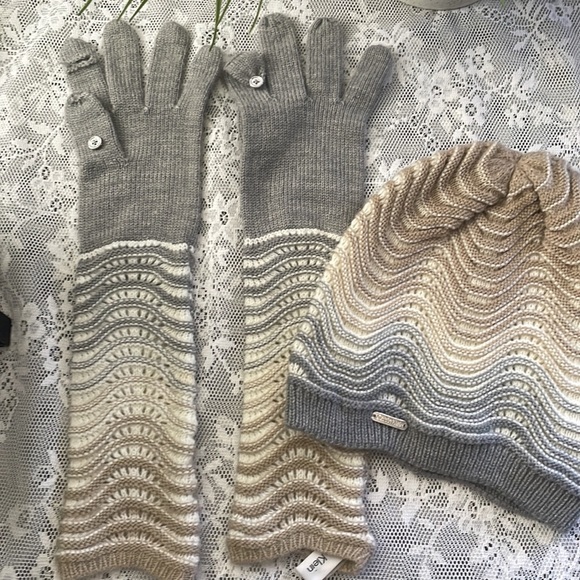Calvin Klein Long Gloves with Matching Hat. Never worn - Picture 4 of 4